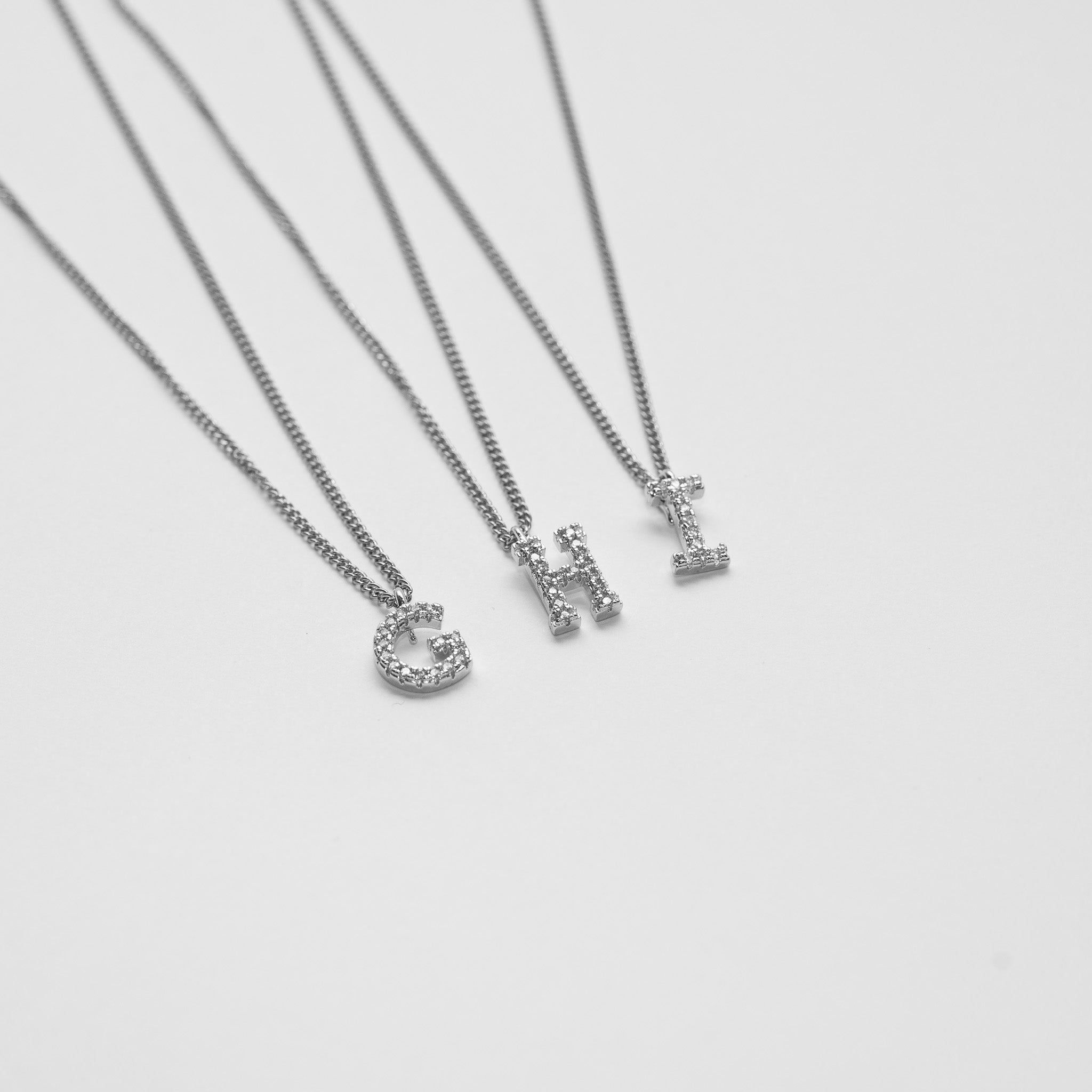 BOKSTAV HALSBAND ZIRCON SILVER