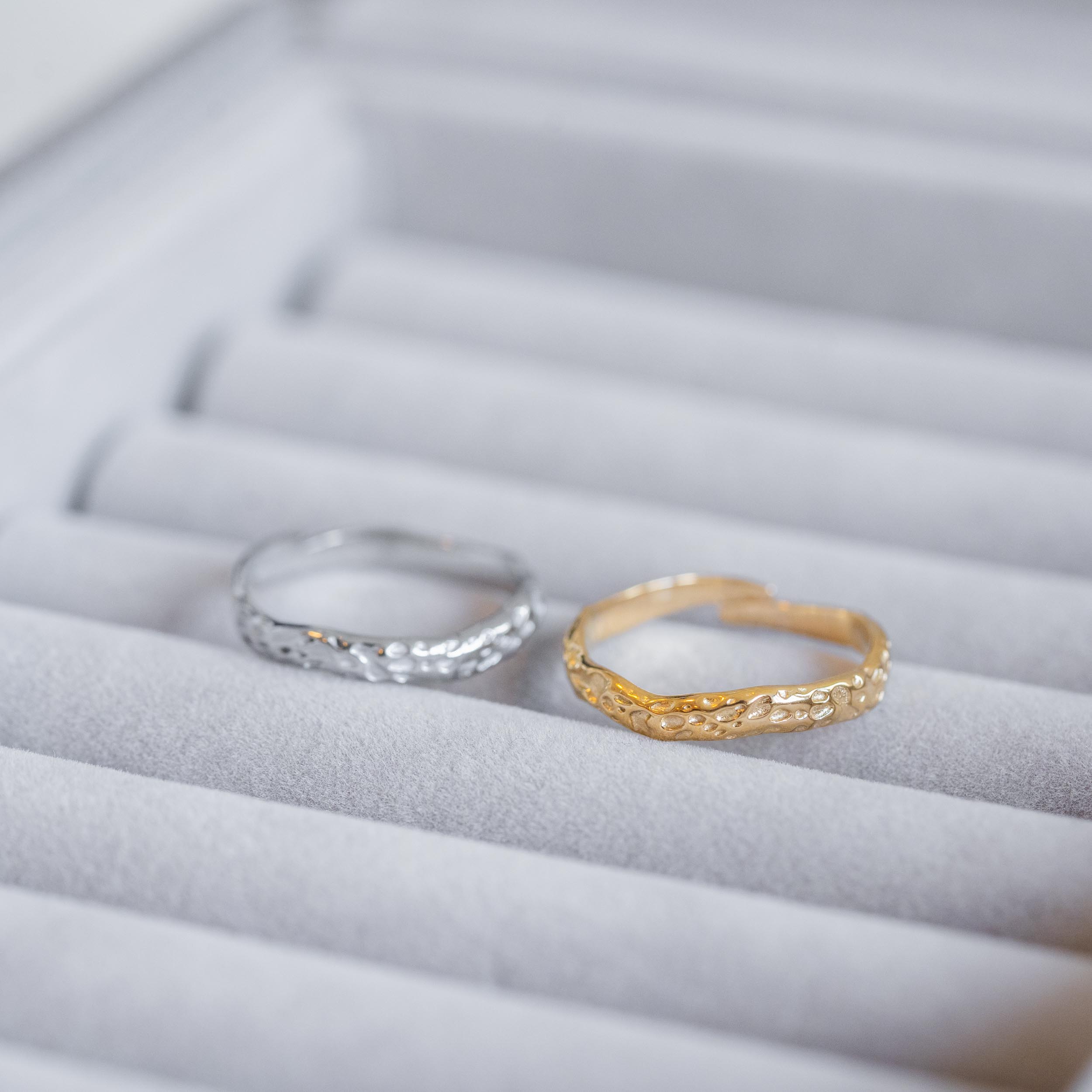 MOON WAVES JUSTERBAR RING