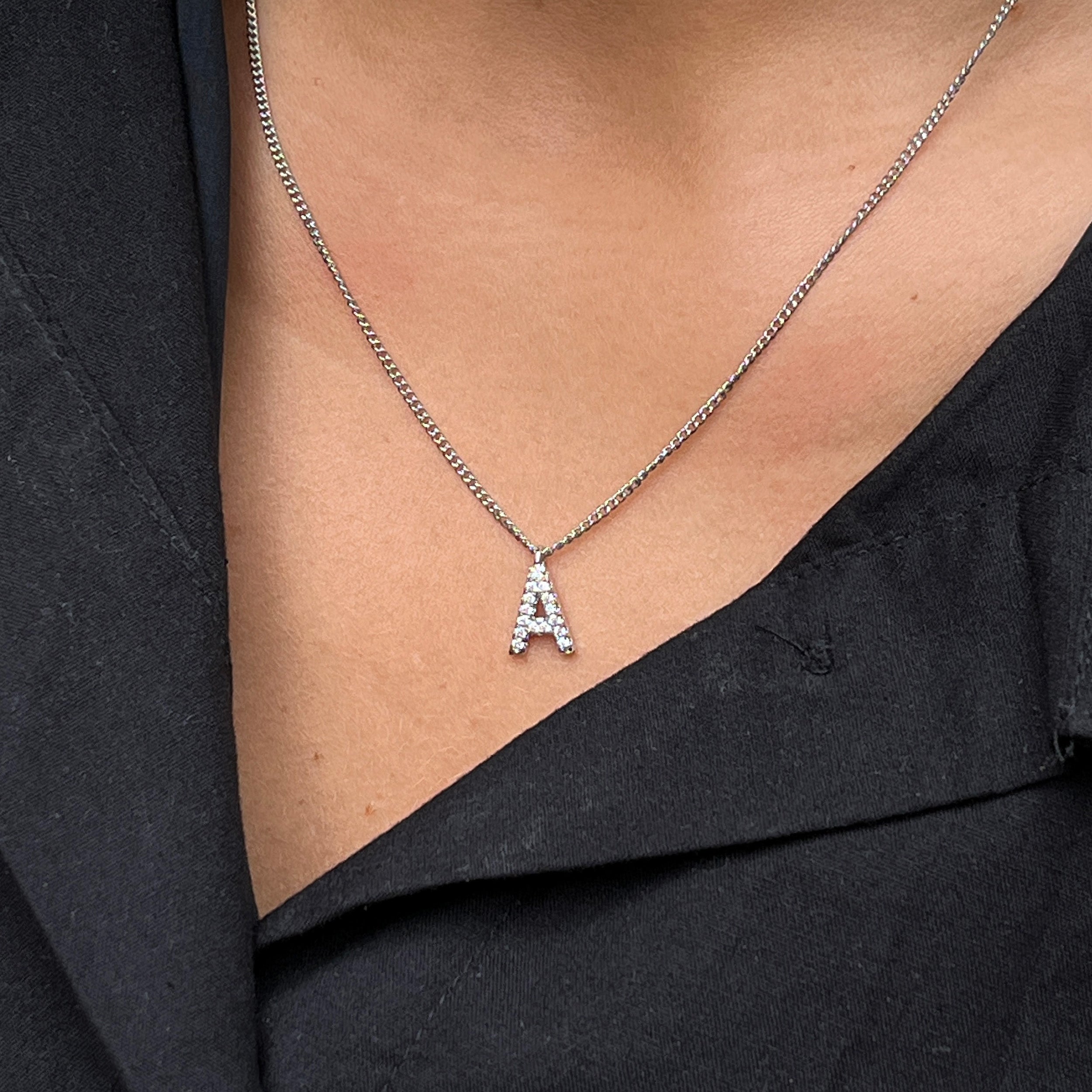 BOKSTAV HALSBAND ZIRCON SILVER