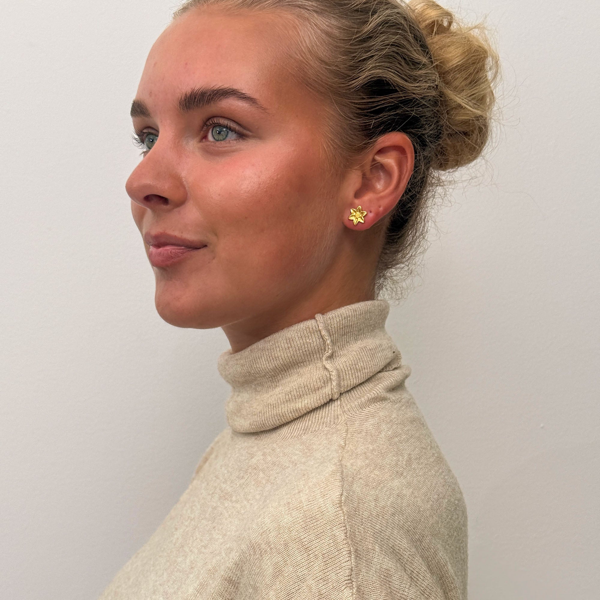 LILLA LILY ÖRHÄNGEN GULD