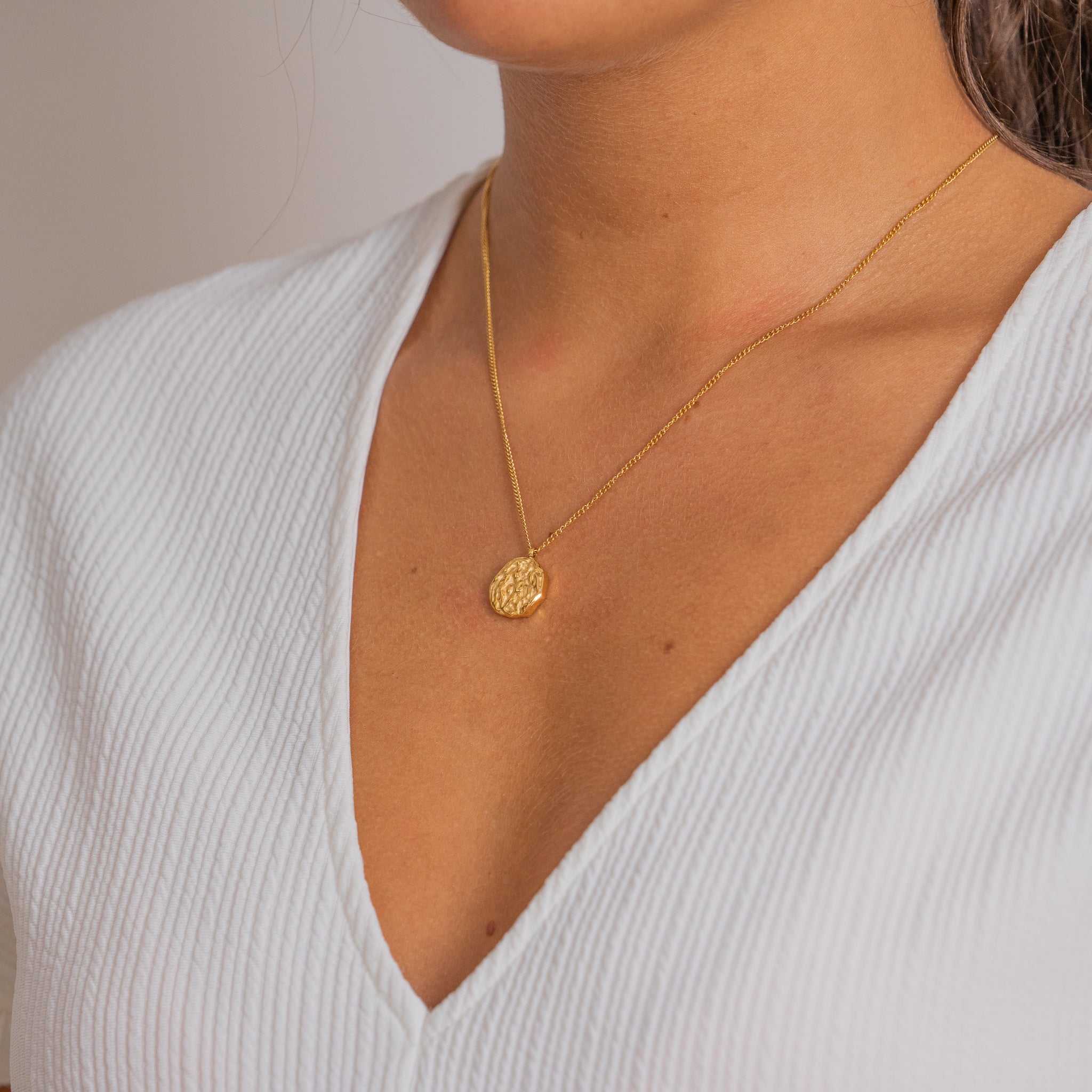WAVY HALSBAND RUNT GULD