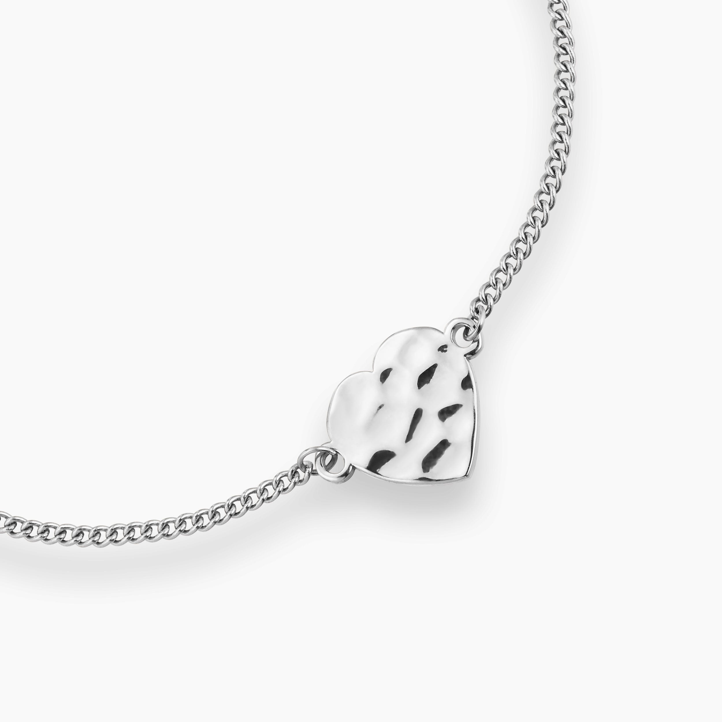 HJÄRTA HAMMERED ARMBAND