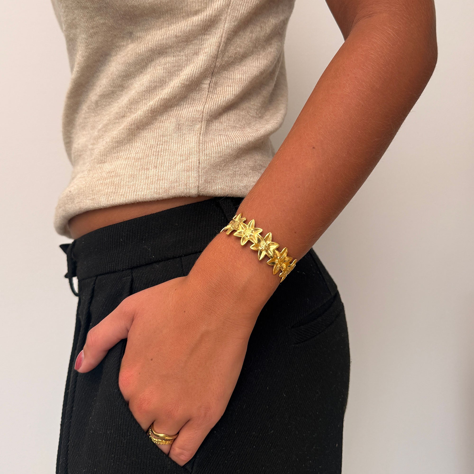 LILY JUSTERBAR ARMBAND GULD