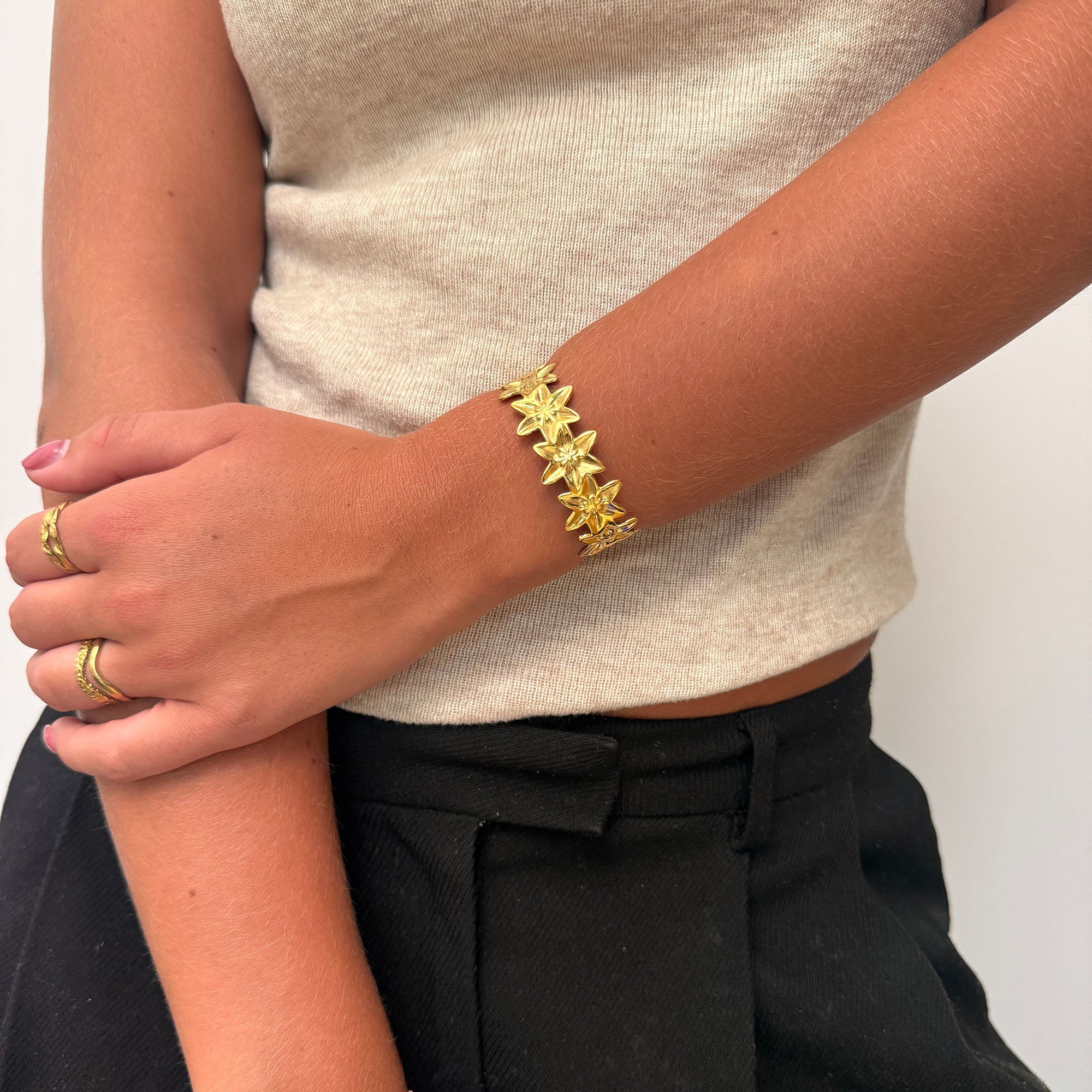LILY JUSTERBAR ARMBAND GULD