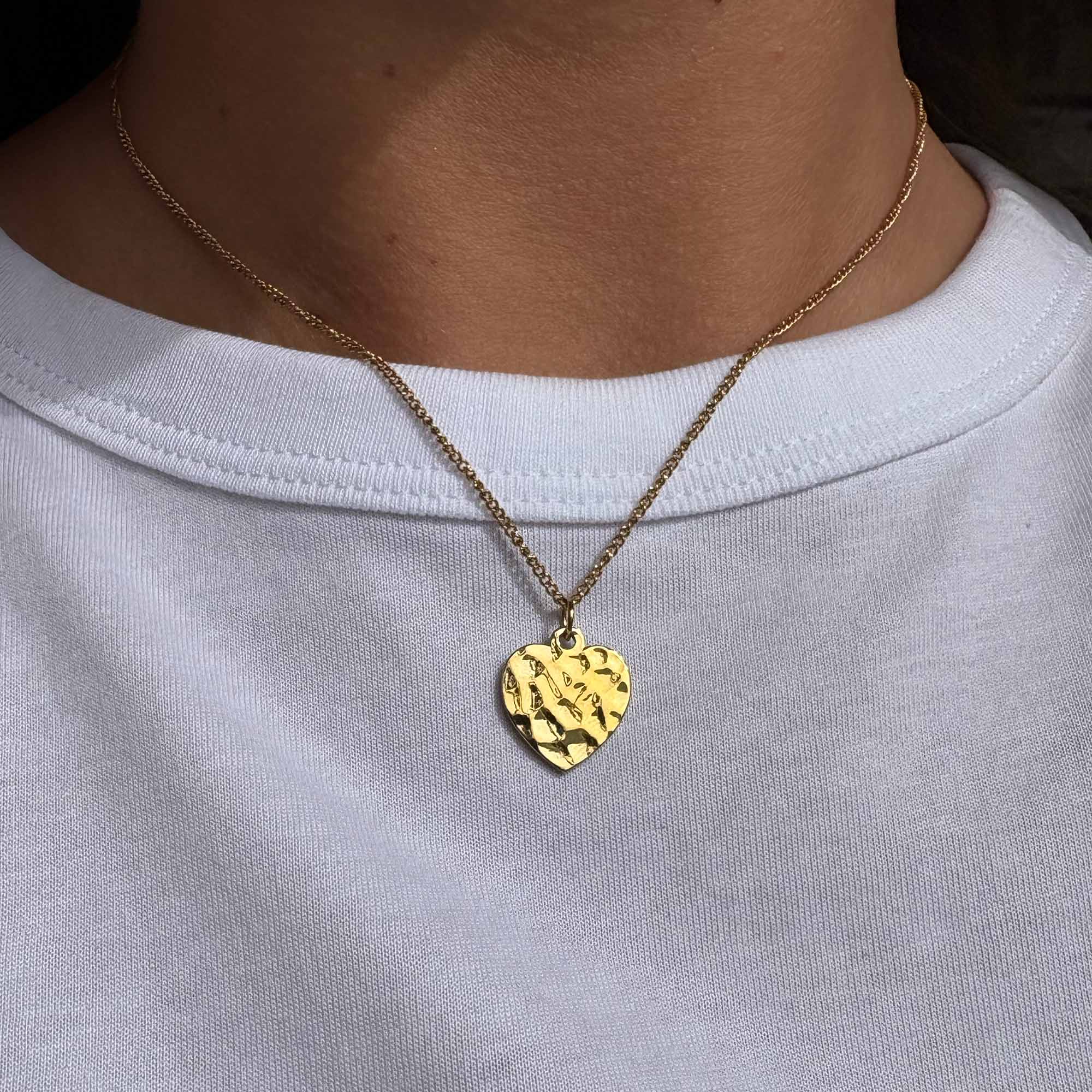 HJÄRTA HALSBAND HAMMERED GULD