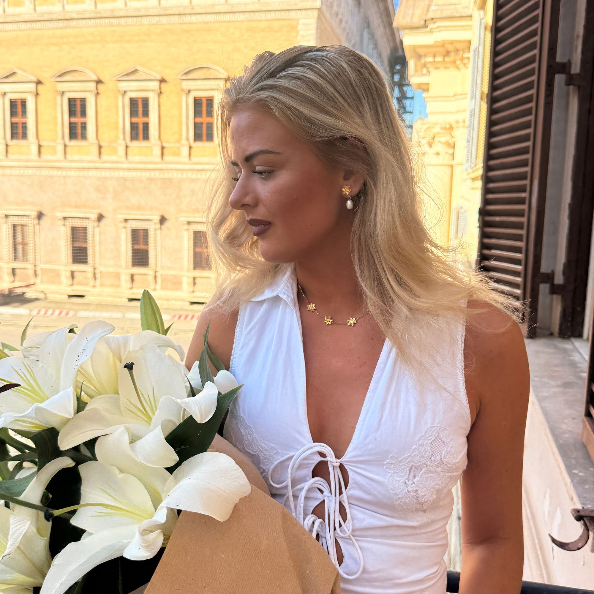 LILY PÄRLÖRHÄNGEN GULD
